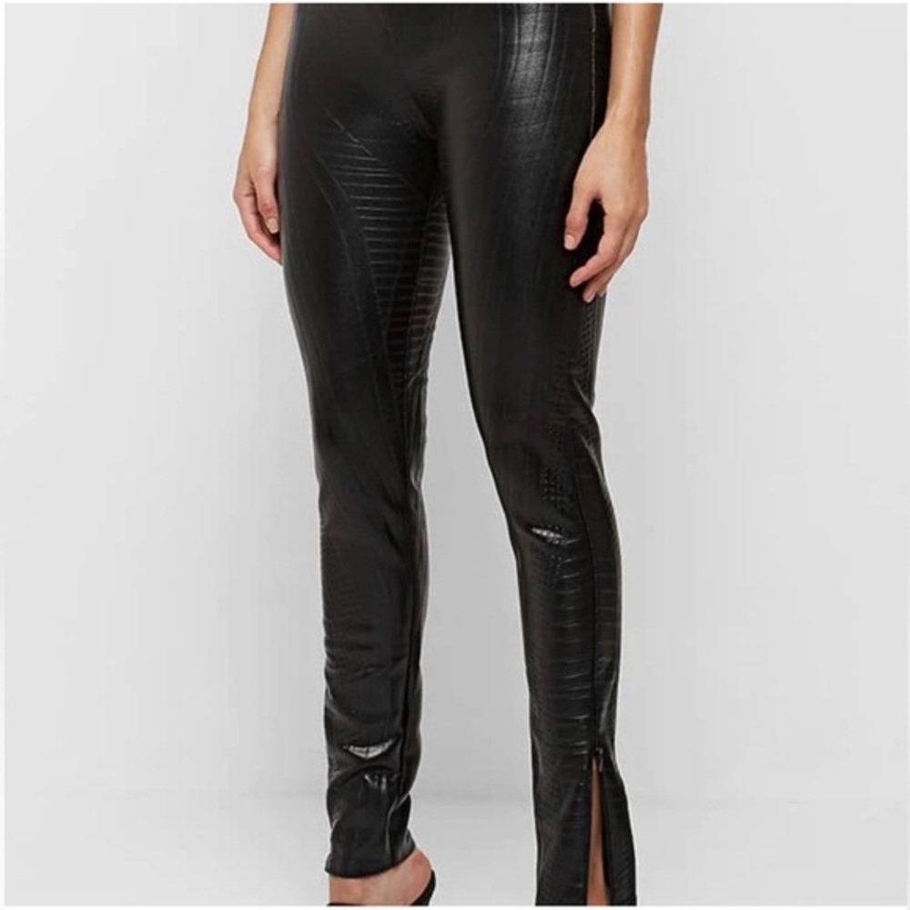 NWT Maniere de Voir Black Debossed Contour‎ Leggings Size 8